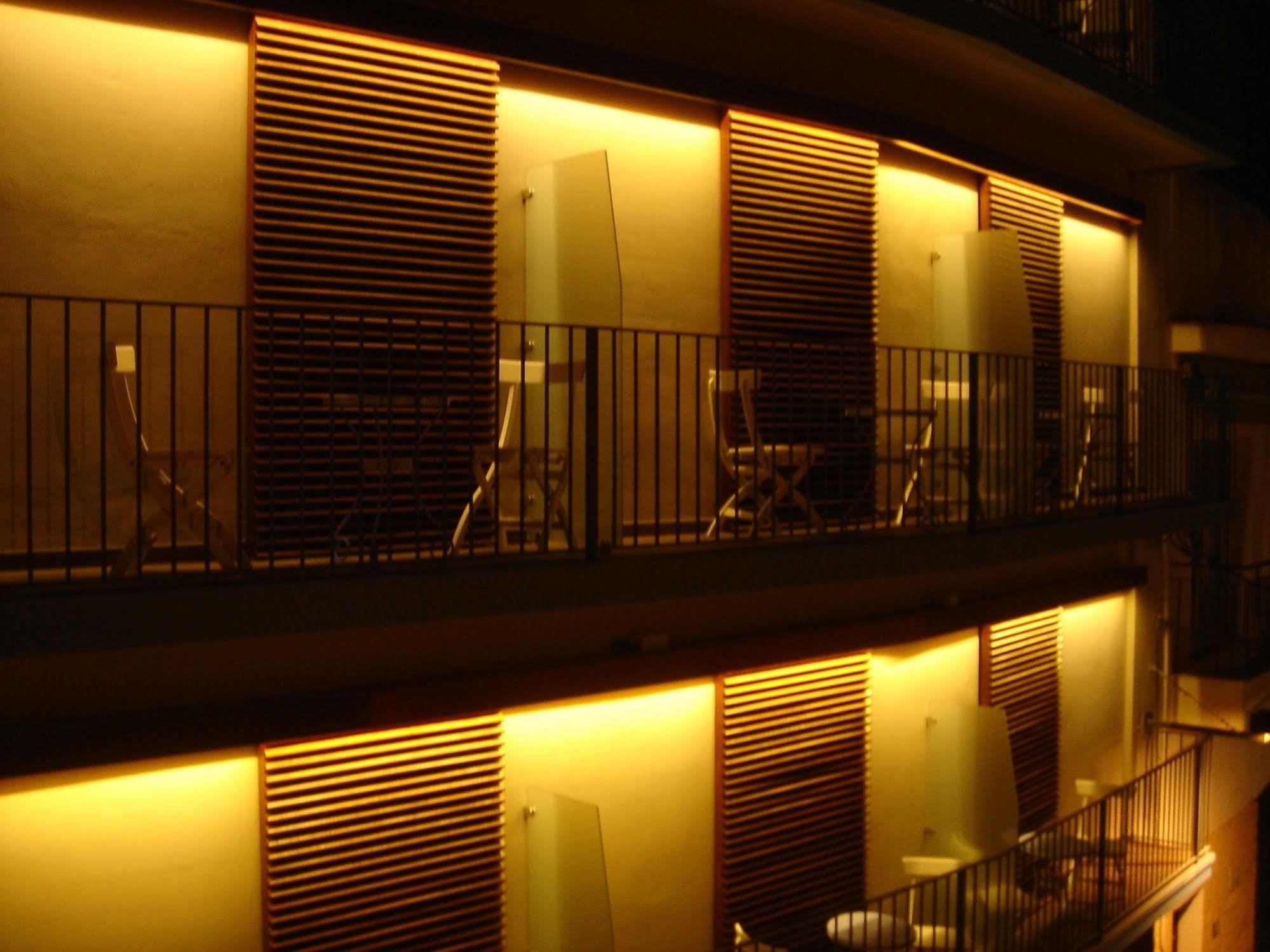 Hotel Carmen Roses Exterior photo